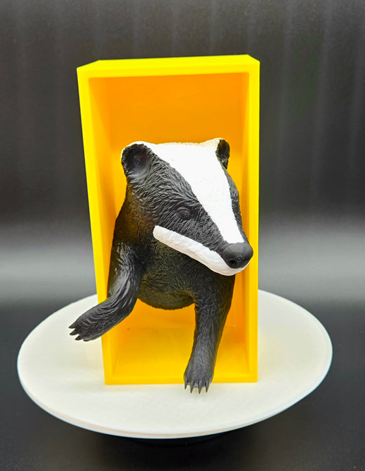 Hufflepuff-Inspired Badger Book Nook – 3D Printed Magical Bookshelf Insert, House Pride Decor